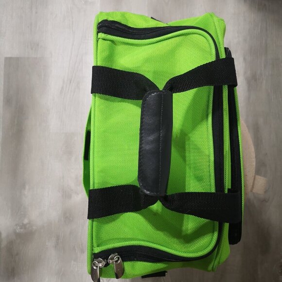 Tracker Lime Green Zip Closure Overnight/Travel/Carry On Bag - Picture 4 of 10